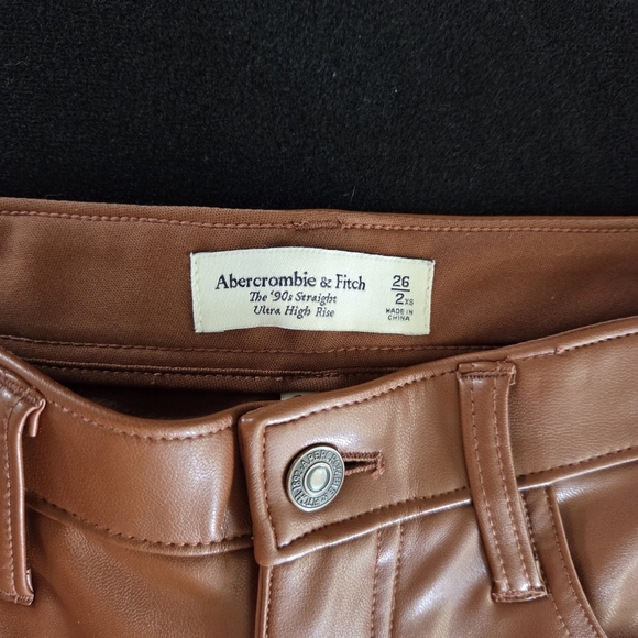 Abercrombie & Fitch Curve Love '90s Straight Ultra High Rise 2 XS 26 Faux Leathe - Picture 2 of 9